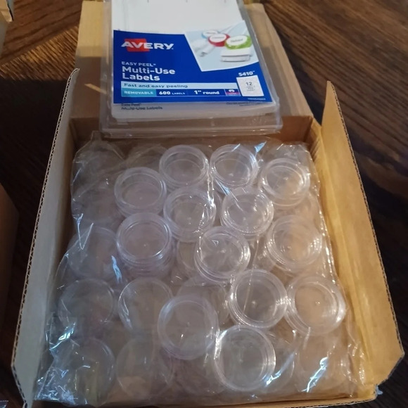 Lot of containers for samples and 5x7 padded mailers. - Picture 3 of 6